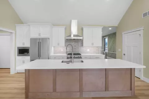 Kitchen - 5 Beech Tree Pl, Ottawa, IL 61350 photo 3 of 5