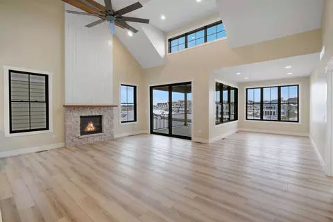 Living - 5 Beech Tree Pl, Ottawa, IL 61350 photo 3 of 9