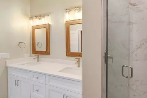 Bath - 5 Beech Tree Pl, Ottawa, IL 61350 photo 2 of 3