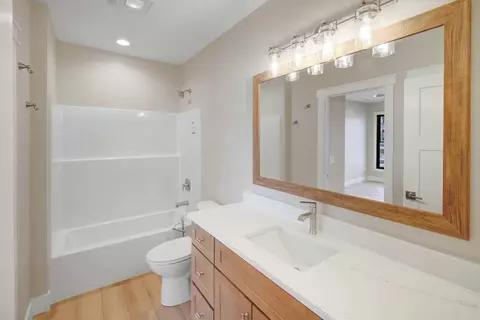 Bath - 5 Beech Tree Pl, Ottawa, IL 61350 photo 3 of 3