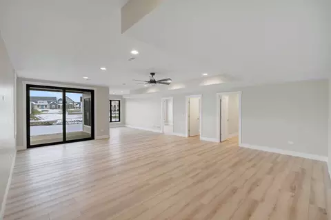 Living - 5 Beech Tree Pl, Ottawa, IL 61350 photo 6 of 9