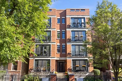 3735 N Wilton Ave #2N, Chicago, IL 60613