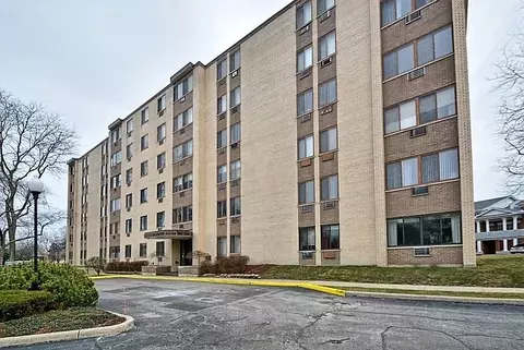 9745 S Karlov Ave #610, Oak Lawn, IL 60453