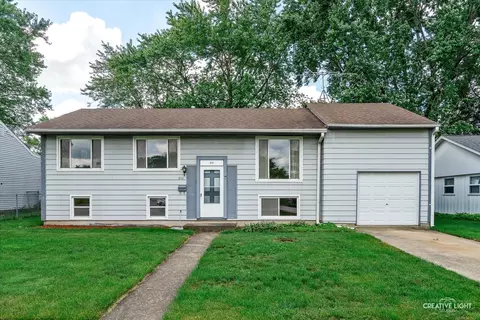 910 Southbridge Dr, Aurora, IL 60506