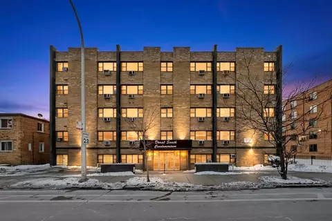 7854 S South Shore Dr #313, Chicago, IL 60649