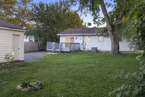 Exterior - 4304 Clearview Dr, Mchenry, IL 60050 photo 5 of 7