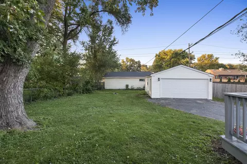 Exterior - 4304 Clearview Dr, Mchenry, IL 60050 photo 6 of 7