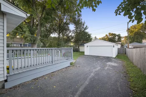 Exterior - 4304 Clearview Dr, Mchenry, IL 60050 photo 4 of 7