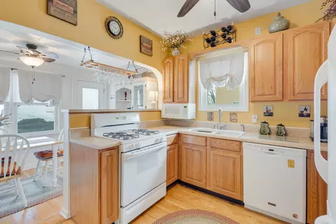 Kitchen - 4323 Deyo Ave, Brookfield, IL 60513 photo 1 of 2
