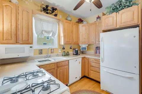 Kitchen - 4323 Deyo Ave, Brookfield, IL 60513 photo 2 of 2