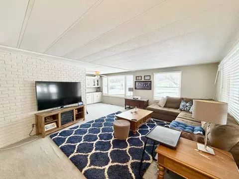 114 Melbrooke Dr, Elgin, IL 60123 photo 5