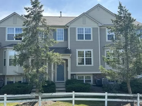 31782 N Pineview Blvd, Lakemoor, IL 60051 photo 1