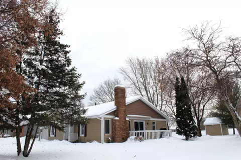 908 Glenmore Ln, Elgin, IL 60124 photo 2