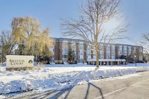 2400 Archbury Dr #2E, Park Ridge, IL 60068