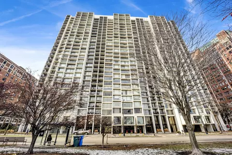 3200 N Lake Shore Dr #909, Chicago, IL 60657