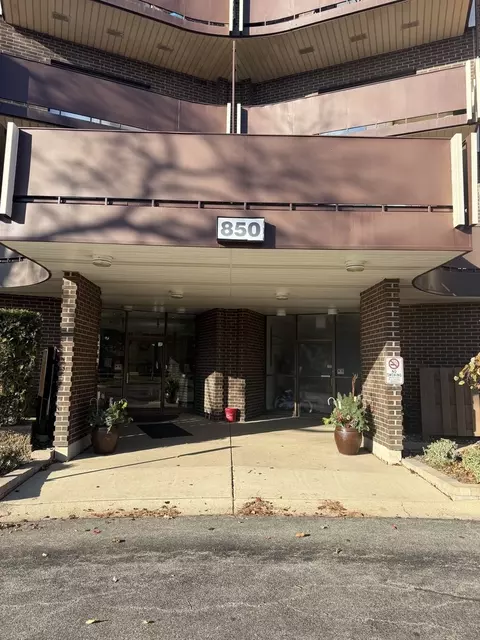 850 Wellington Ave #415, Elk Grove Village, IL 60007