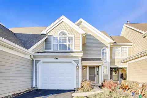 641 Kingsbridge Dr, Carol Stream, IL 60188
