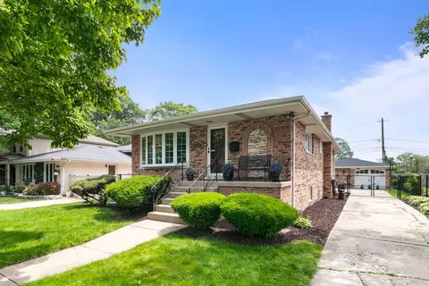 9429 S 55th Ave, Oak Lawn, IL 60453
