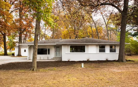 6012 Muriel Ln, Saint Anne, IL 60964