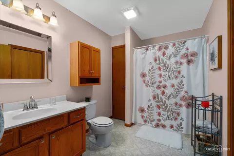 Bath - 43 S Juniper Dr, North Aurora, IL 60542 photo 2 of 2