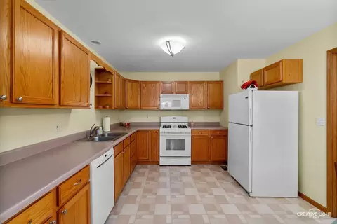 Kitchen - 43 S Juniper Dr, North Aurora, IL 60542 photo 1 of 1
