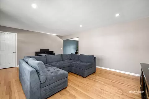 775 E State St, South Elgin, IL 60177 photo 2
