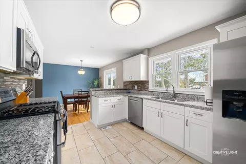 775 E State St, South Elgin, IL 60177 photo 5