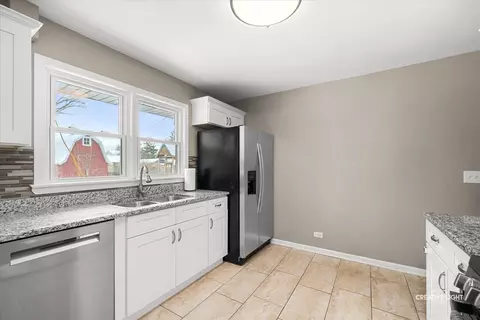 775 E State St, South Elgin, IL 60177 photo 6