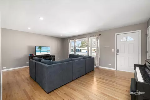 775 E State St, South Elgin, IL 60177 photo 3