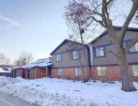 22 Creekside Cir #D, Elgin, IL 60123