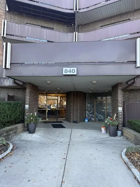840 Wellington Ave #115, Elk Grove Village, IL 60007
