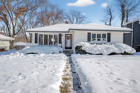 107 S Ash St, Palatine, IL 60067