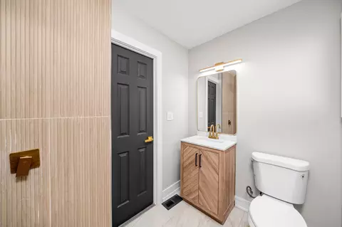 Bath - 16619 Marshfield Ave, Markham, IL 60428 photo 4 of 5