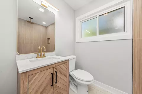 Bath - 16619 Marshfield Ave, Markham, IL 60428 photo 3 of 5