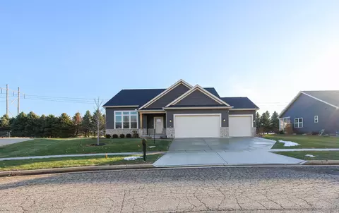 41 Brookstone Cir, Bloomington, IL 61704