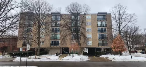 424 Park Ave #204, River Forest, IL 60305