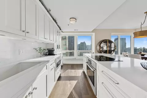 Kitchen - 57 E Delaware Pl #3906, Chicago, IL 60611 photo 2 of 4