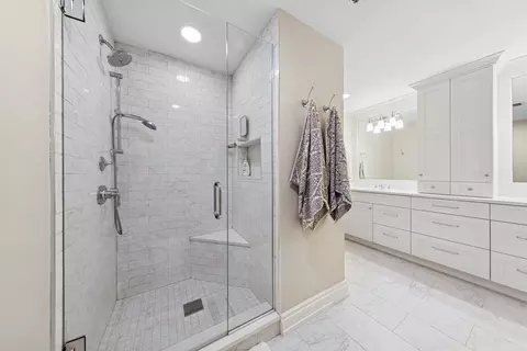 Bath - 57 E Delaware Pl #3906, Chicago, IL 60611 photo 2 of 3