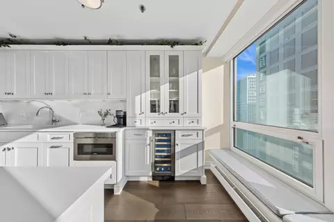 Kitchen - 57 E Delaware Pl #3906, Chicago, IL 60611 photo 3 of 4