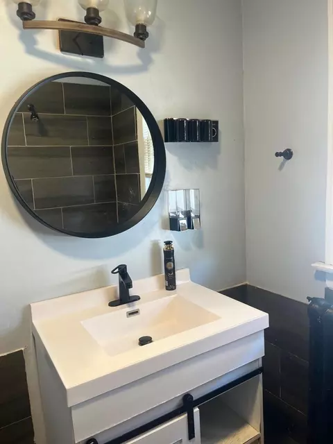 Bath - 237 W 114th St, Chicago, IL 60628 photo 2 of 5