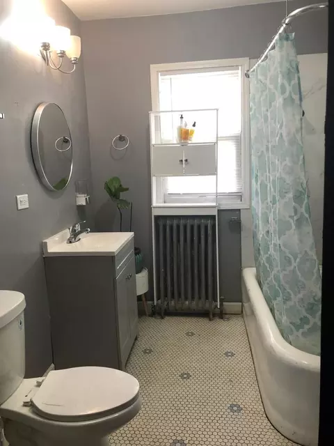 Bath - 237 W 114th St, Chicago, IL 60628 photo 5 of 5