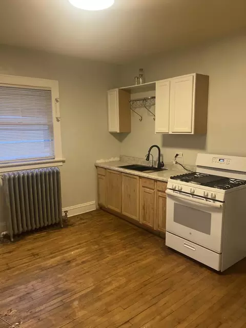 Kitchen - 237 W 114th St, Chicago, IL 60628 photo 2 of 3