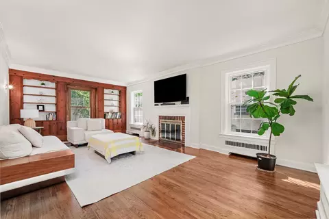 Living - 2108 Harrison St, Evanston, IL 60201 photo 2 of 5