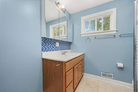 Bath - 2108 Harrison St, Evanston, IL 60201 photo 8 of 8