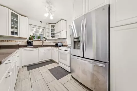 Kitchen - 2108 Harrison St, Evanston, IL 60201 photo 2 of 4