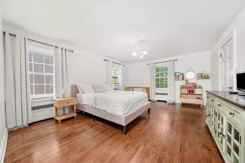 Bedroom - 2108 Harrison St, Evanston, IL 60201 photo 2 of 4