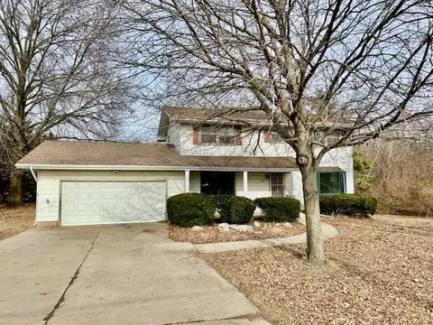 1515 Six Points Rd, Bloomington, IL 61701