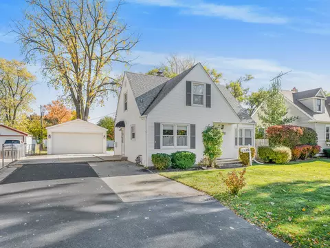 3111 Stillwell Dr, Des Plaines, IL 60018