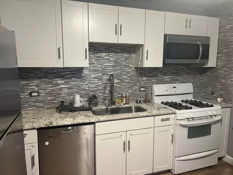3200 Thrush Ln, Rolling Meadows, IL 60008 photo 2