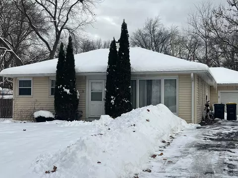 3200 Thrush Ln, Rolling Meadows, IL 60008